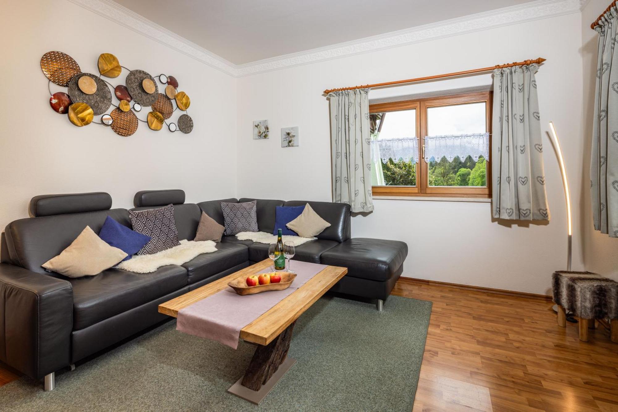 Ferienwohnungen Gaestehaus Laercheck เบิร์ชเทสกาเดน ภายนอก รูปภาพ